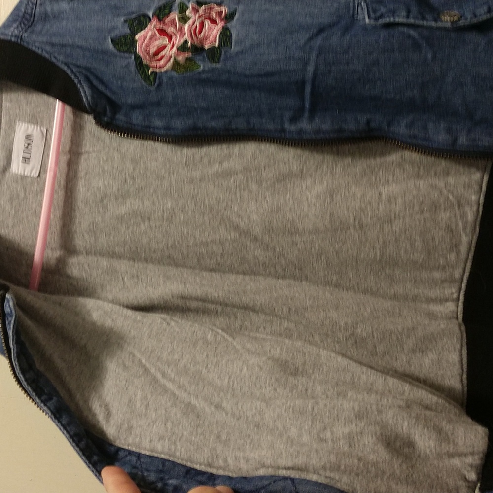 Jacket - Picture 3 of 4